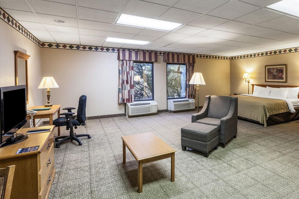 Spark By Hilton Northwest Near Six Flags Hotel 3*