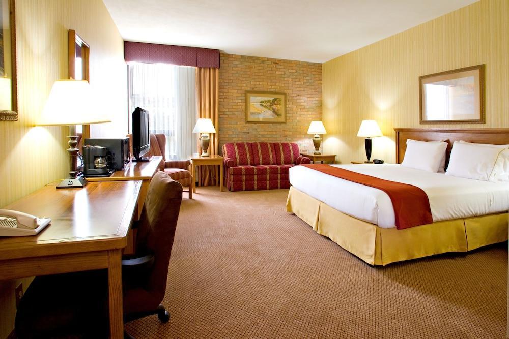 Express - Airport By Ihg Hotel