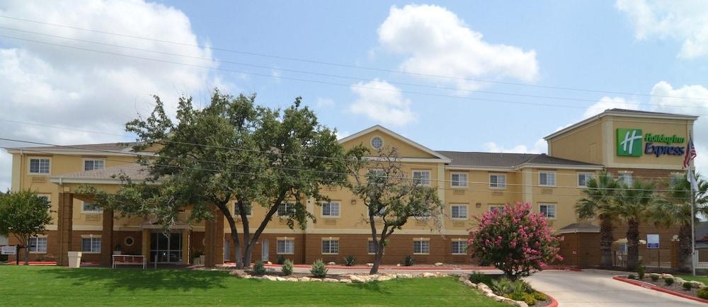 Quality & Airport North - Stone Oak 3*