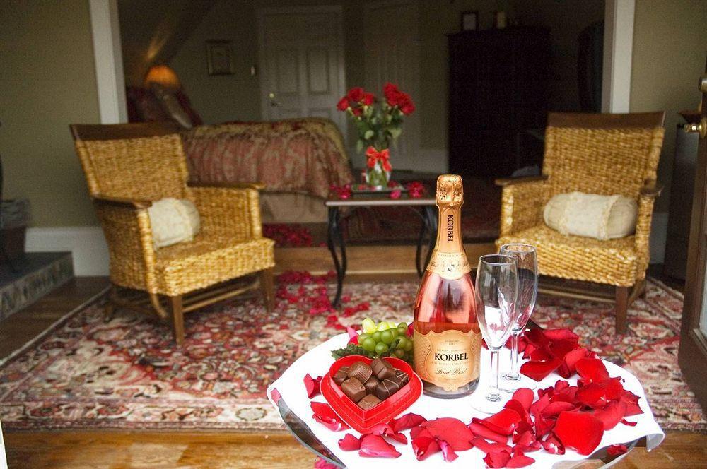Bed & Breakfast On The Riverwalk San Antonio