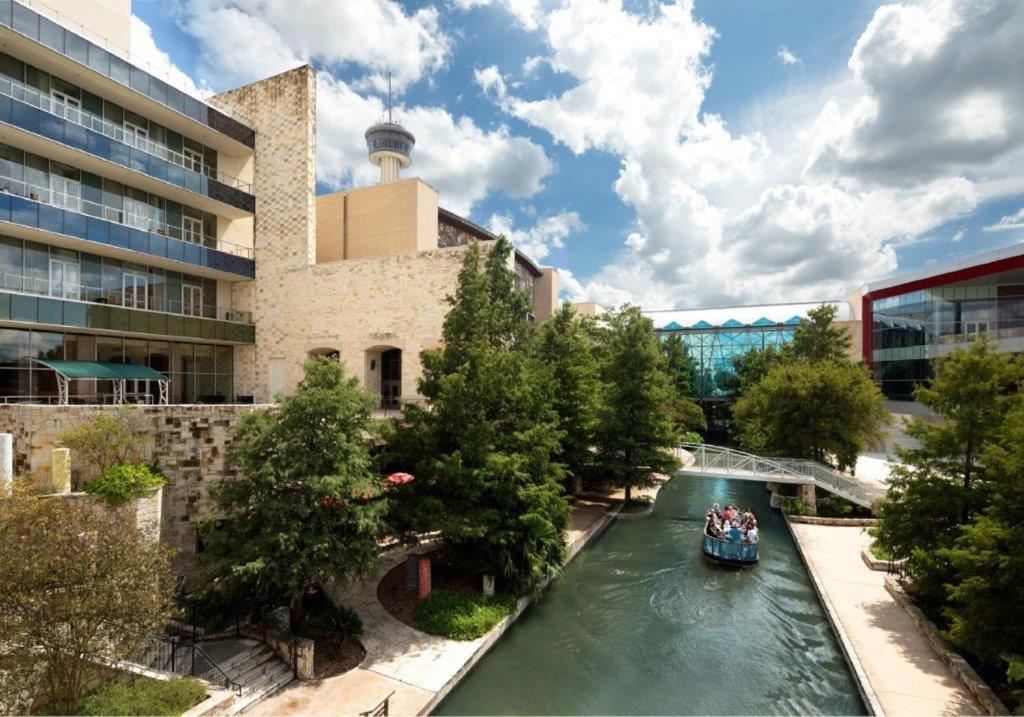 Grand Hyatt River Walk Hotel 4*