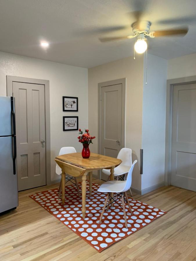 125-#4 Downtown Cozy Upstairs One Bedroom *