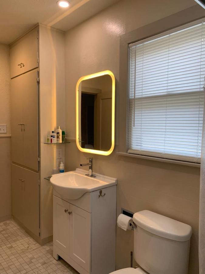 125-#4 Downtown Cozy Upstairs One Bedroom Apartment San Antonio