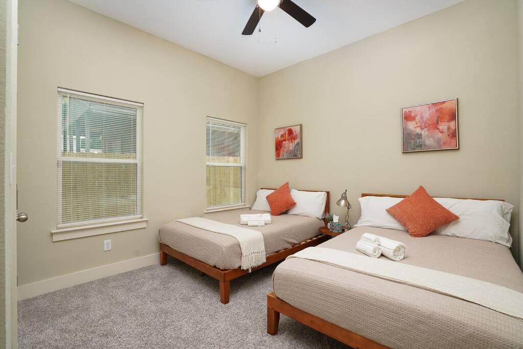 Spacious, Sleeps 6, St Phillips, King Bed *
