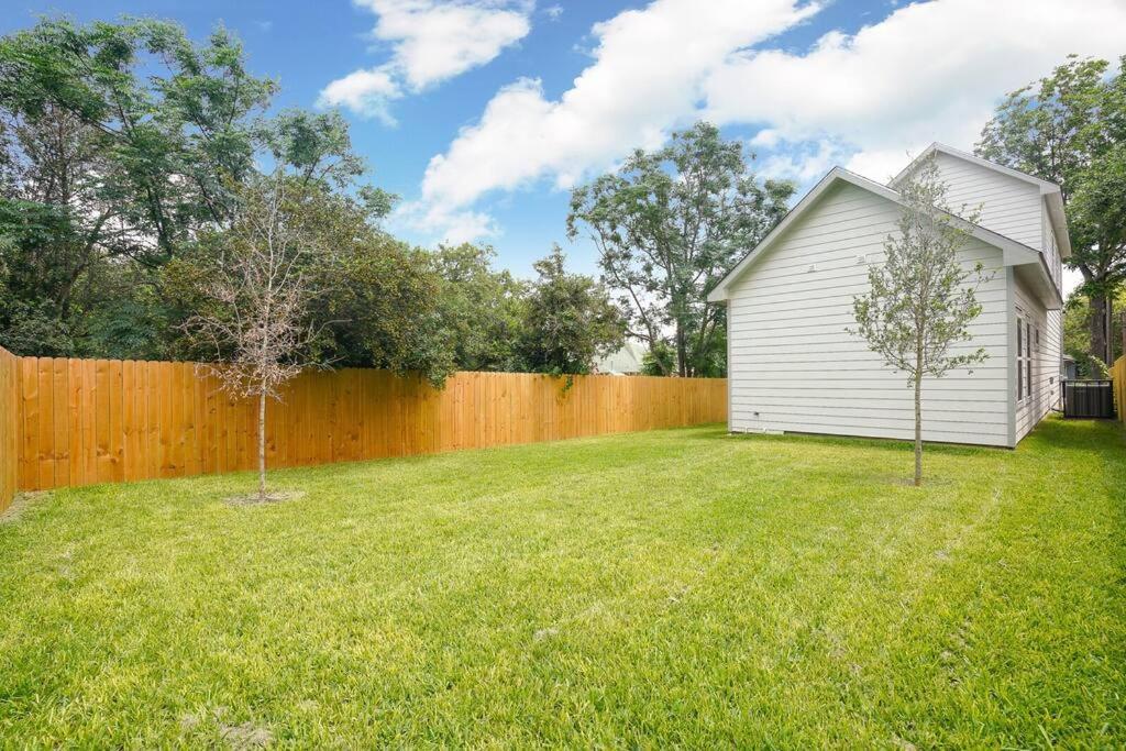 Spacious, Sleeps 6, St Phillips, King Bed * San Antonio