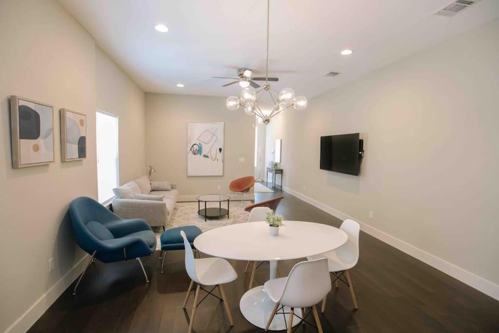Spacious, Sleeps 6, St Phillips, King Bed * San Antonio