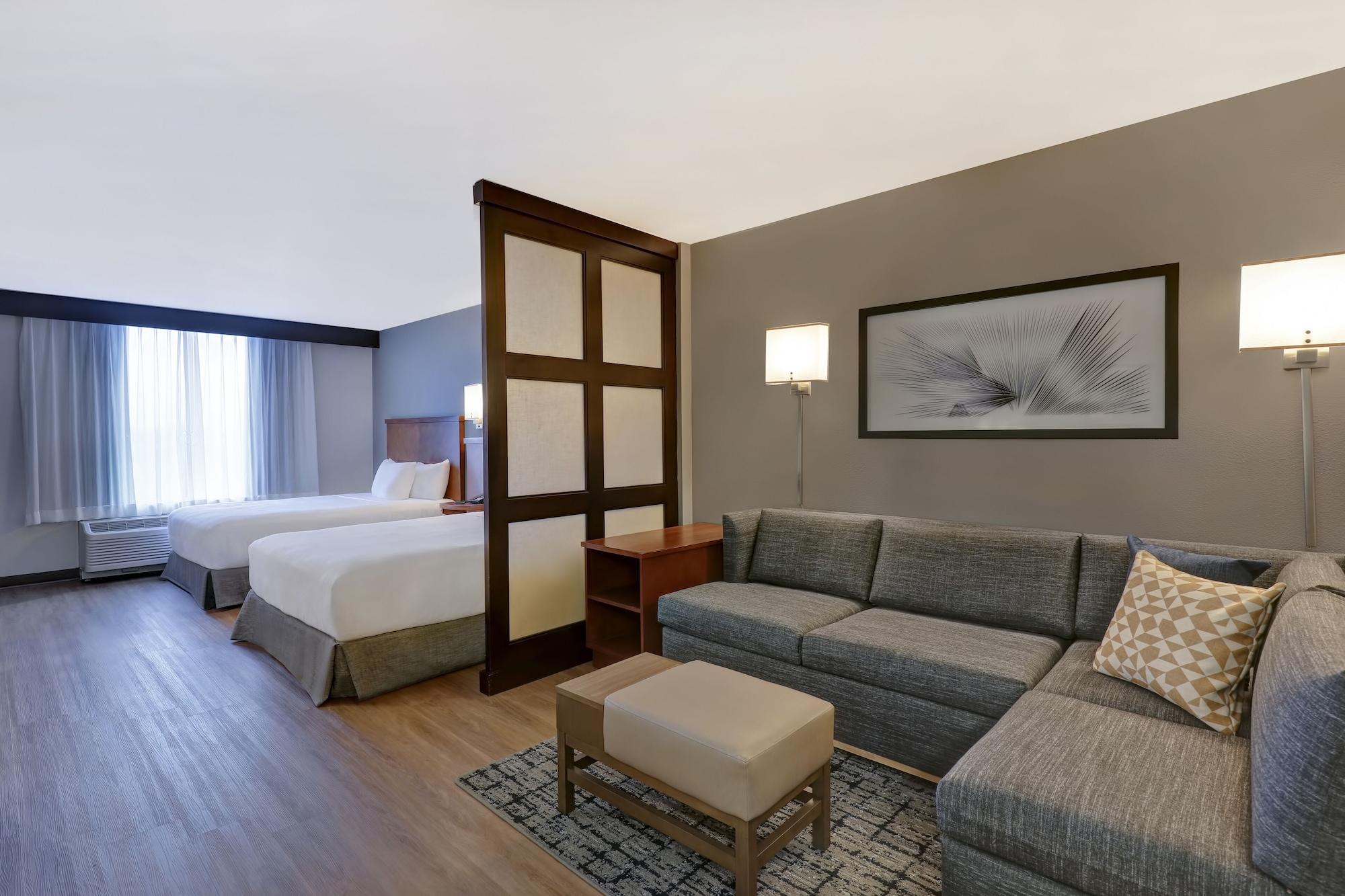 Hyatt Place North Stone Oak 3*