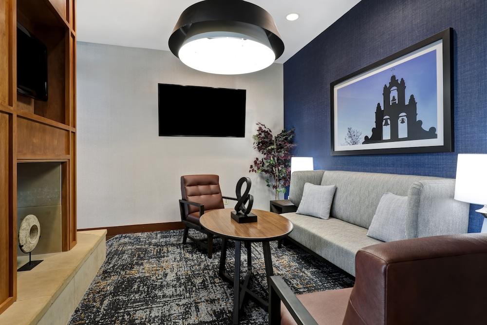 Hyatt Place North Stone Oak Hotel 3*
