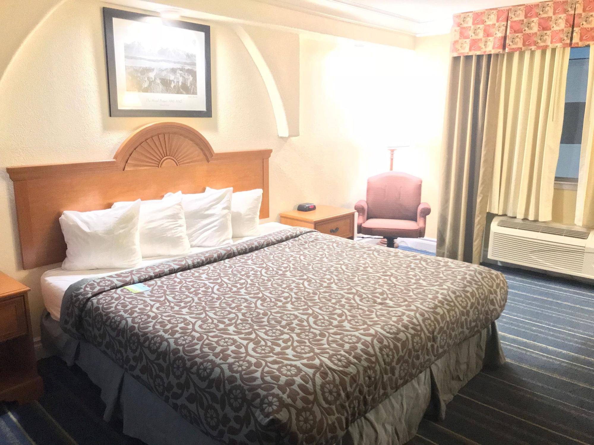 Days By Wyndham Airport San Antonio