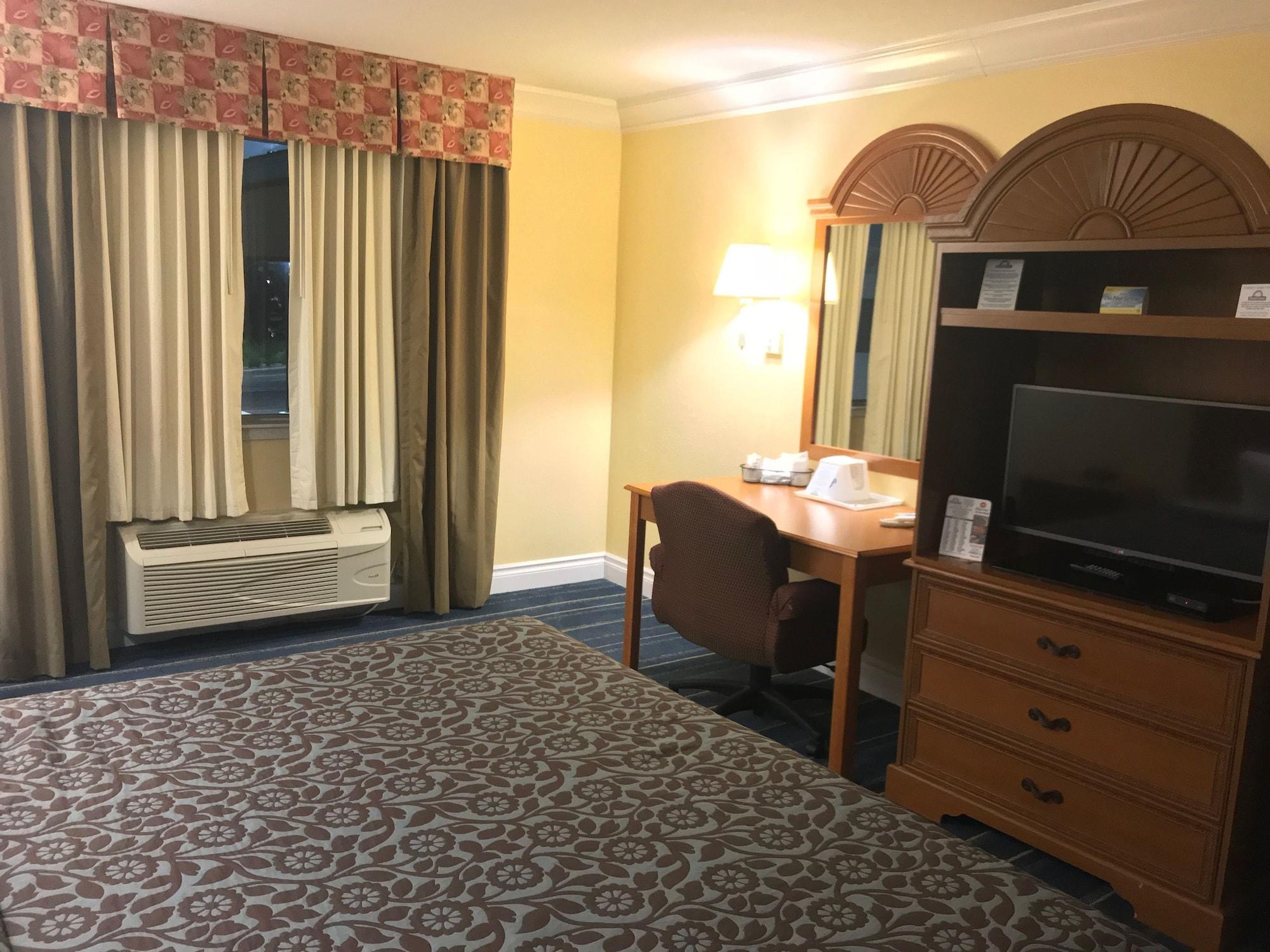 Days By Wyndham Airport Hotel