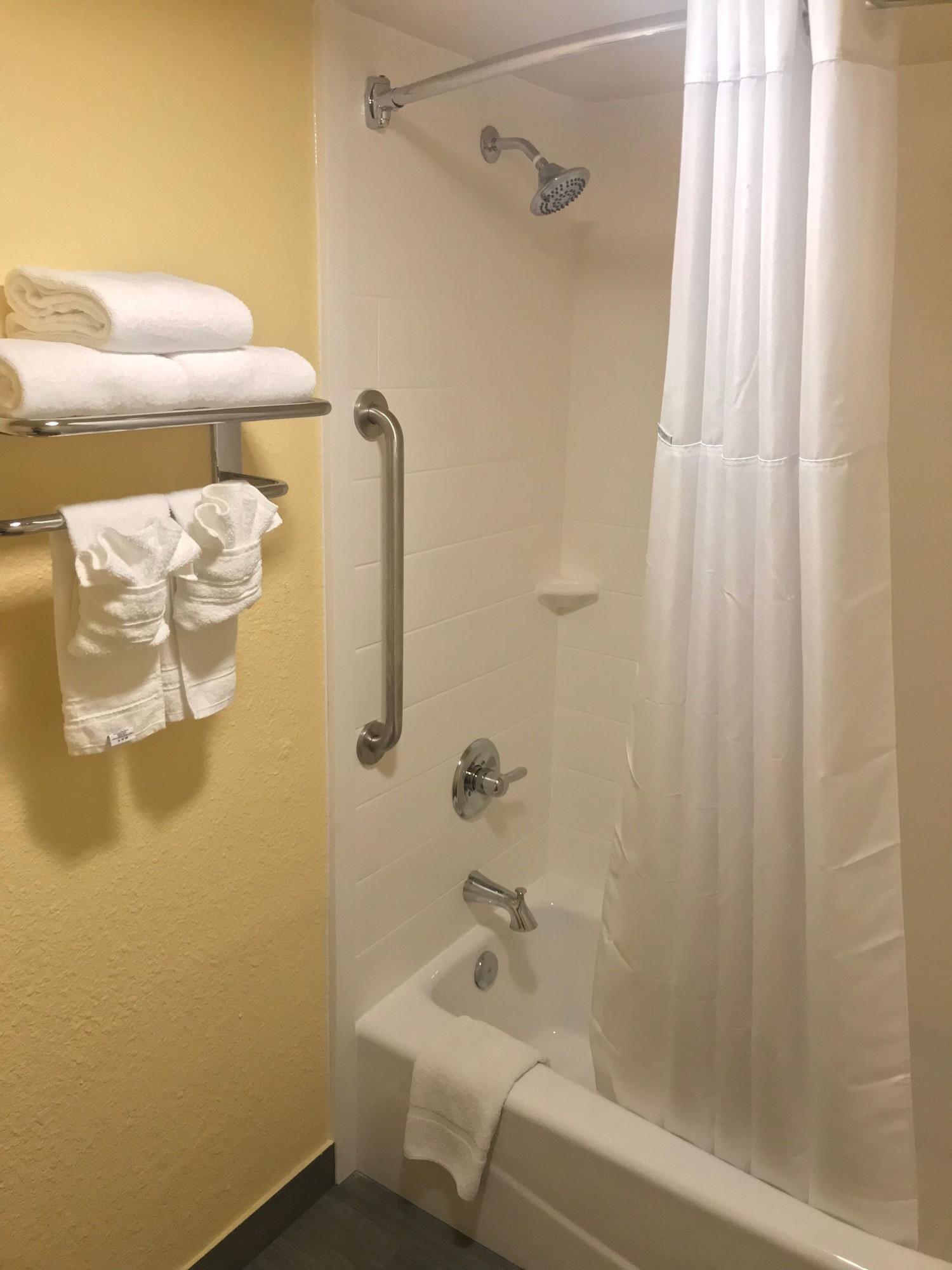 Hotel Days By Wyndham Airport