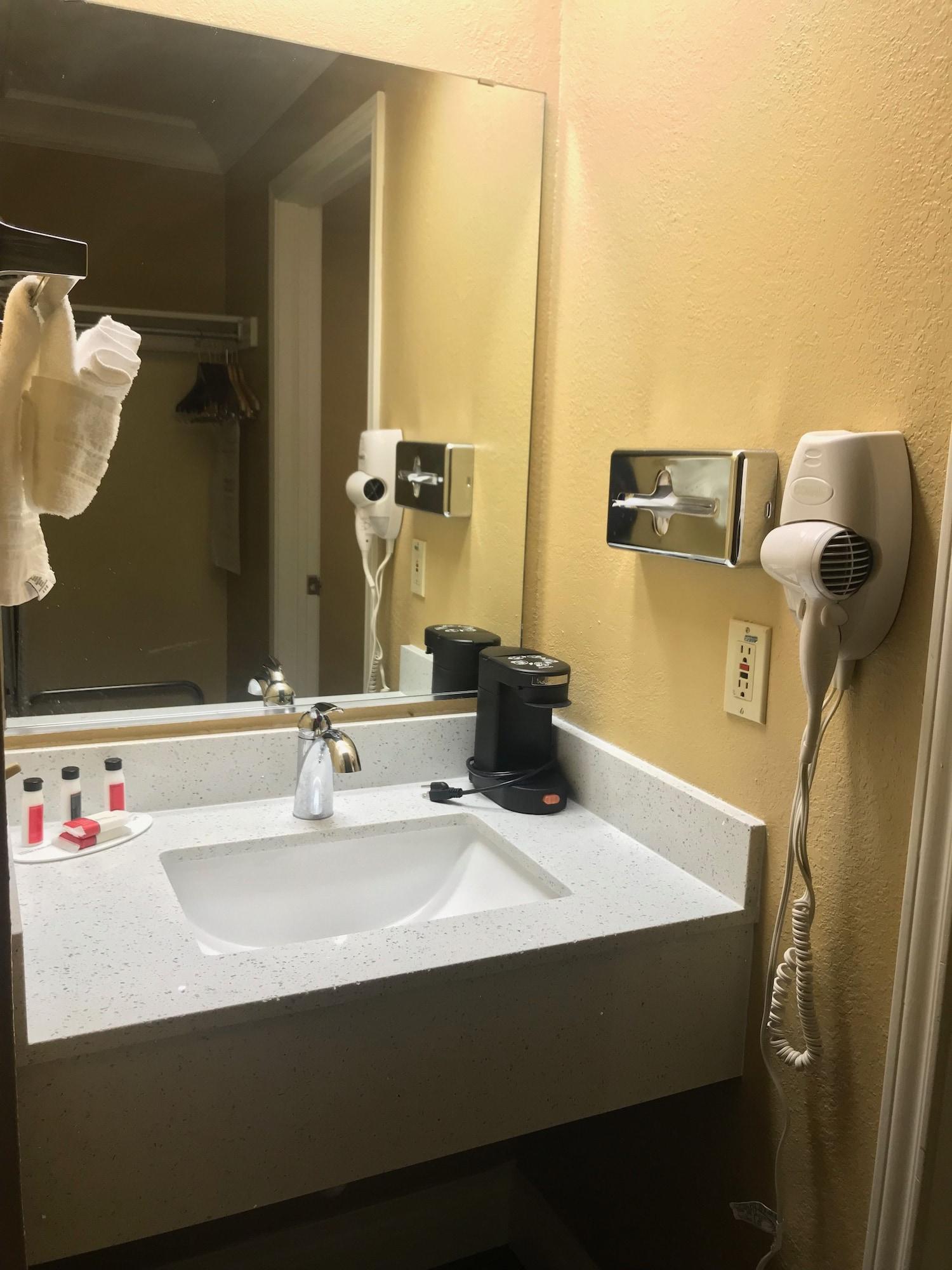 Hotel Days By Wyndham Airport