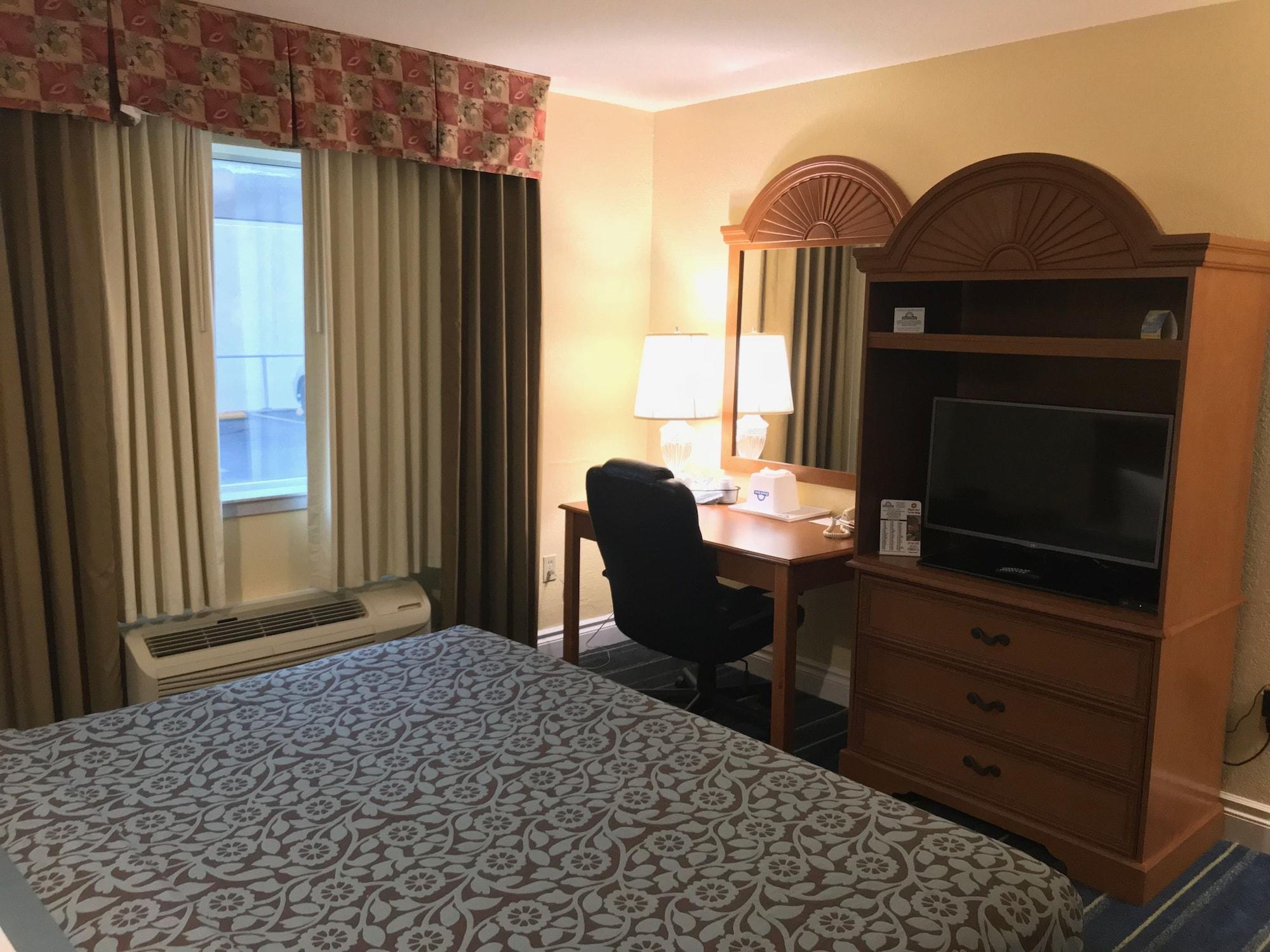 Days By Wyndham Airport 2*