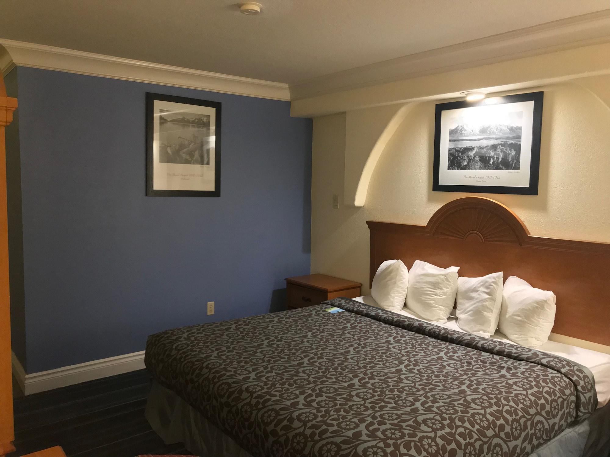 Days By Wyndham Airport Hotel