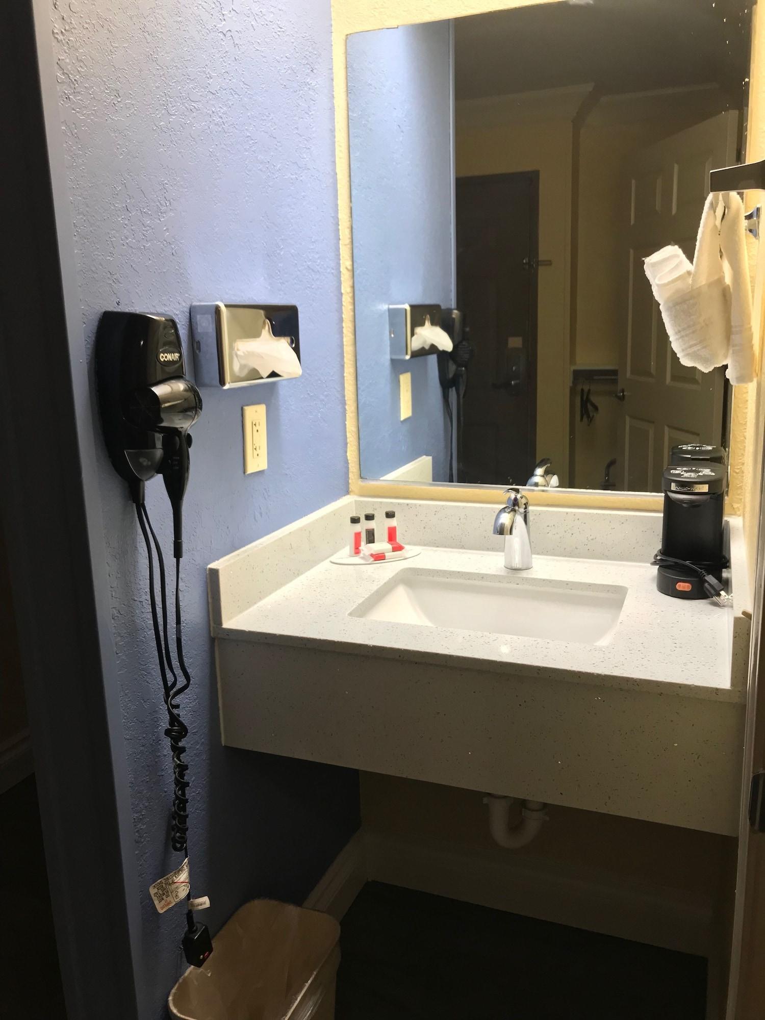 Days By Wyndham Airport Hotel