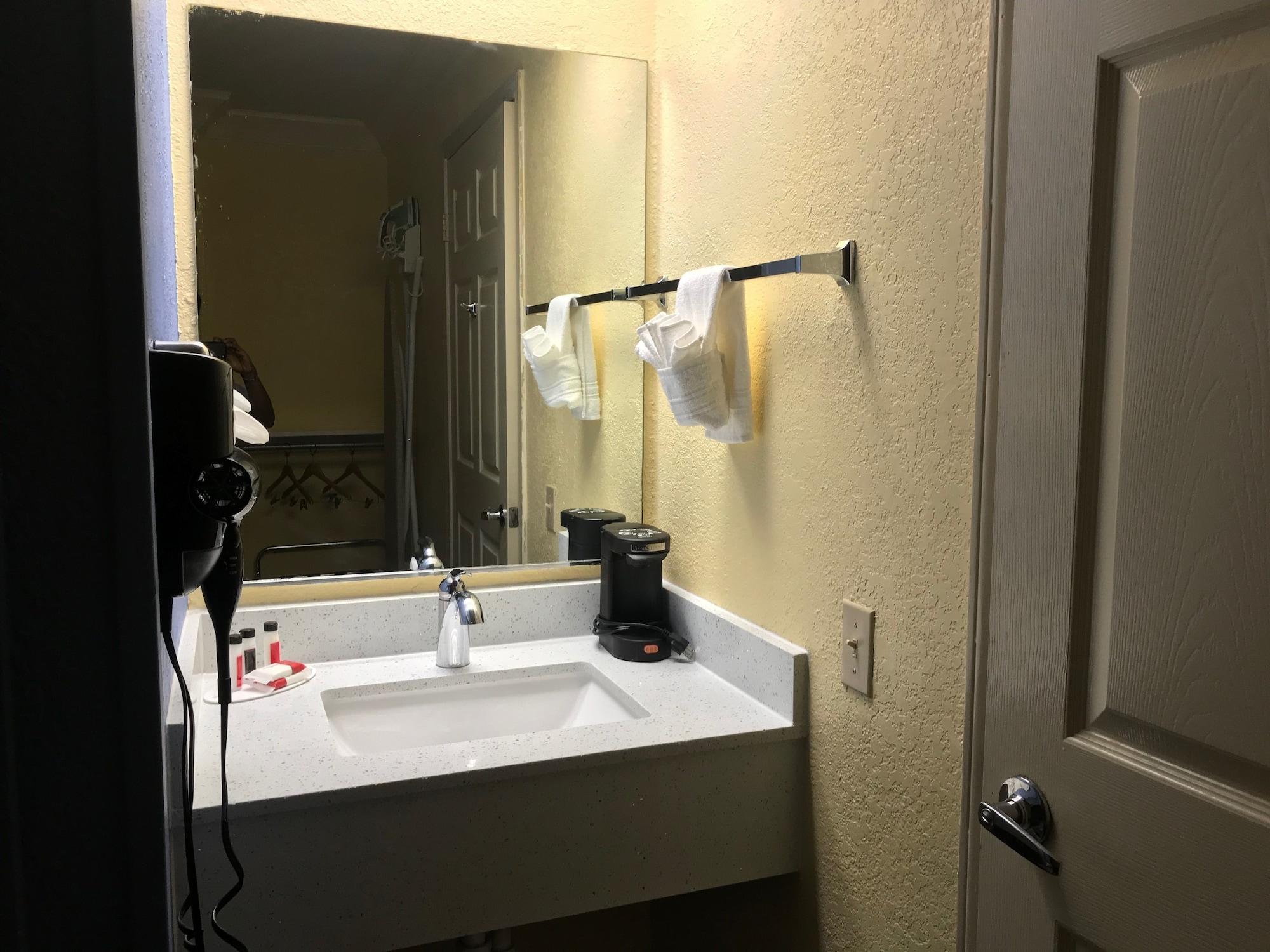 Hotel Days By Wyndham Airport
