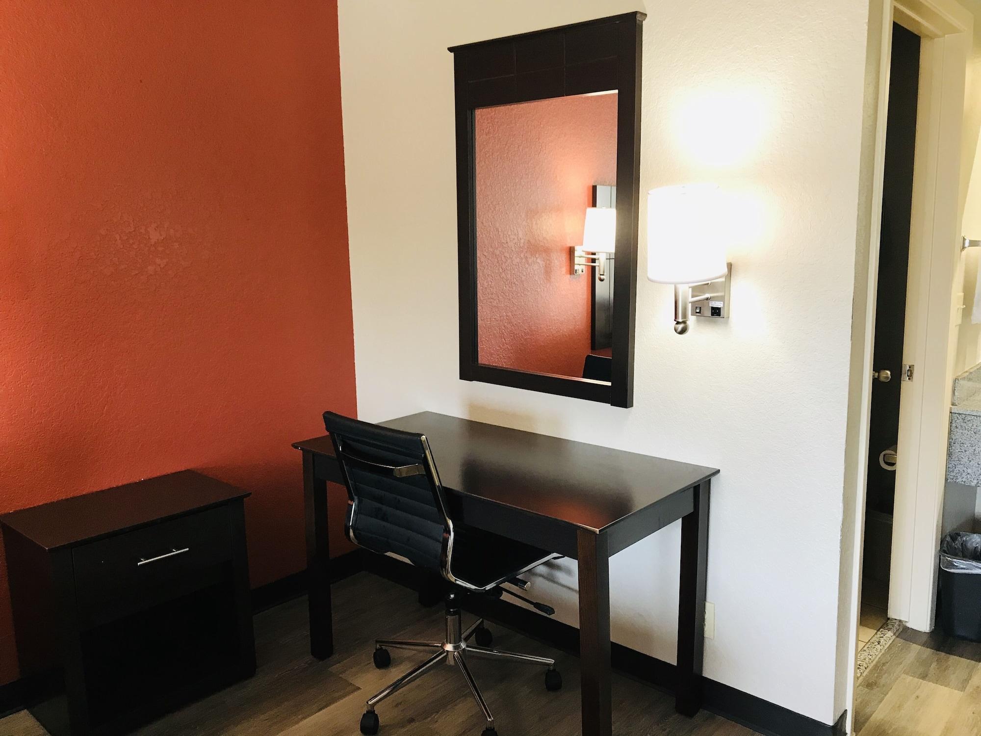 Econo Near Lackland Air Force Base-seaworld San Antonio