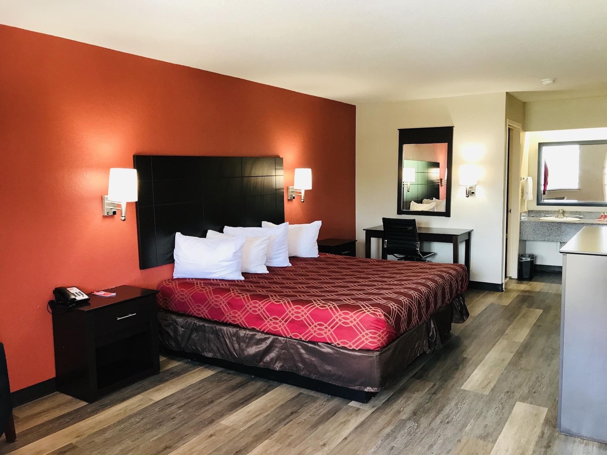 Econo Near Lackland Air Force Base-seaworld San Antonio