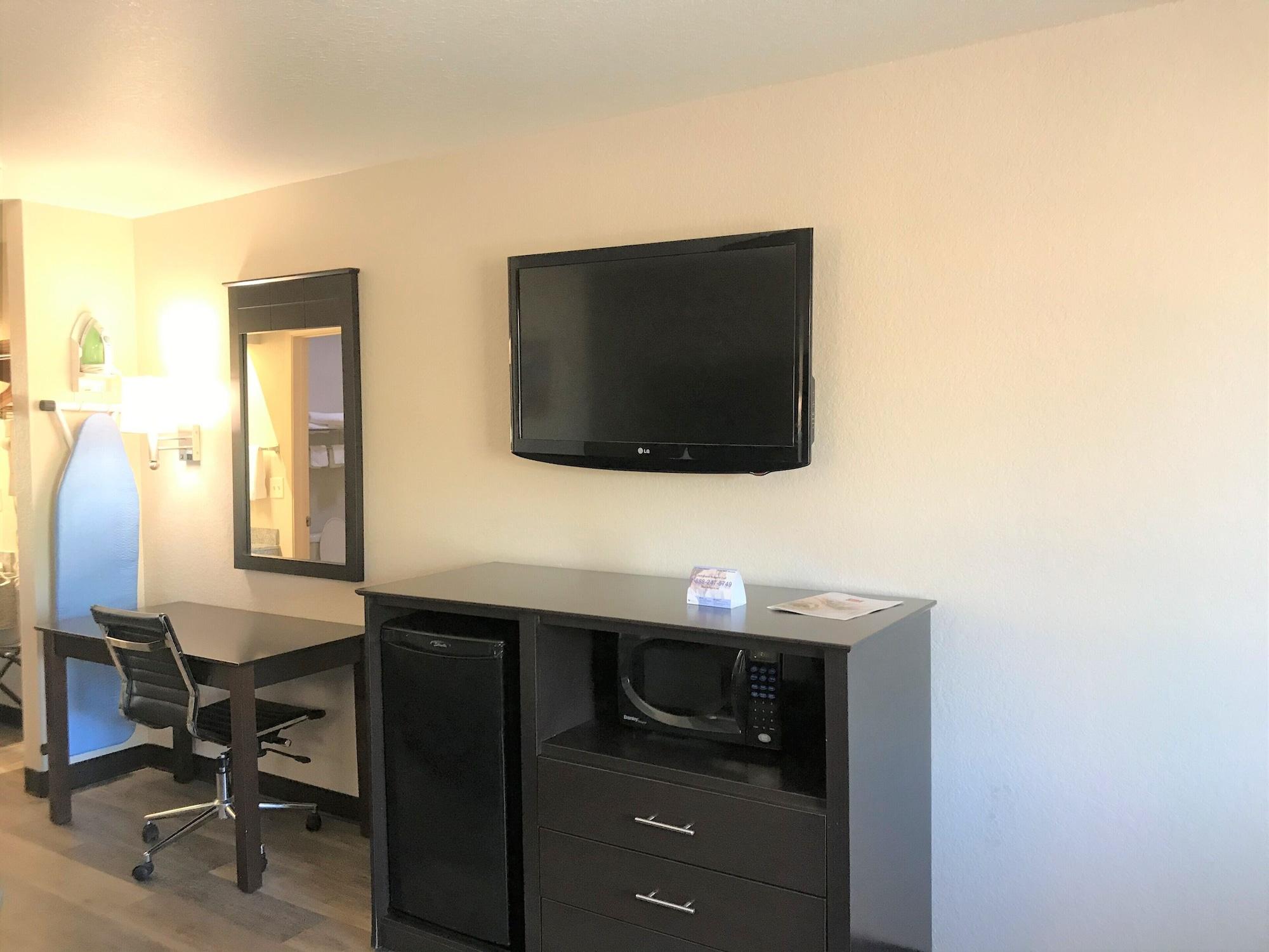 Econo Near Lackland Air Force Base-seaworld 2*