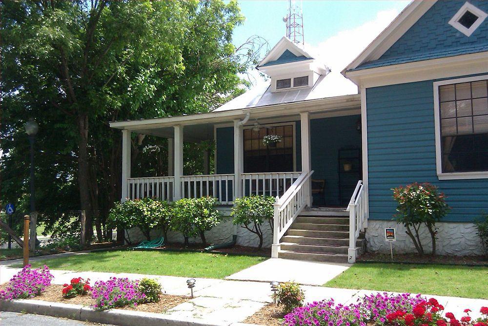 Bed & Breakfast On The Riverwalk San Antonio