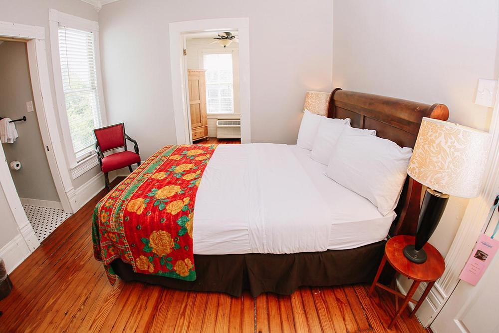 On The Riverwalk Bed & Breakfast 3*