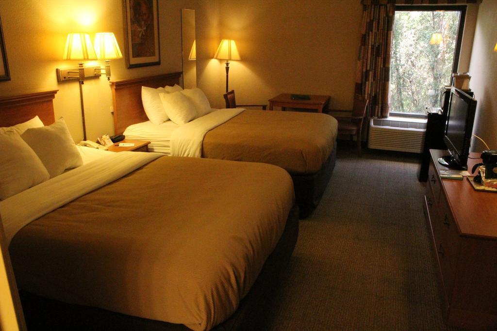 Hotel Spark By Hilton Northwest Near Six Flags San Antonio