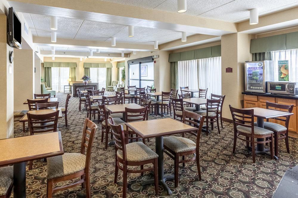 Spark By Hilton Northwest Near Six Flags 3*
