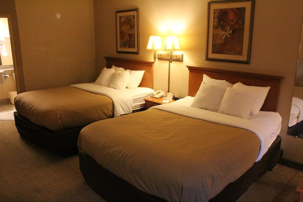 Spark By Hilton Northwest Near Six Flags Hotel 3*