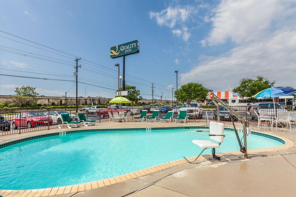 Spark By Hilton Northwest Near Six Flags 3*