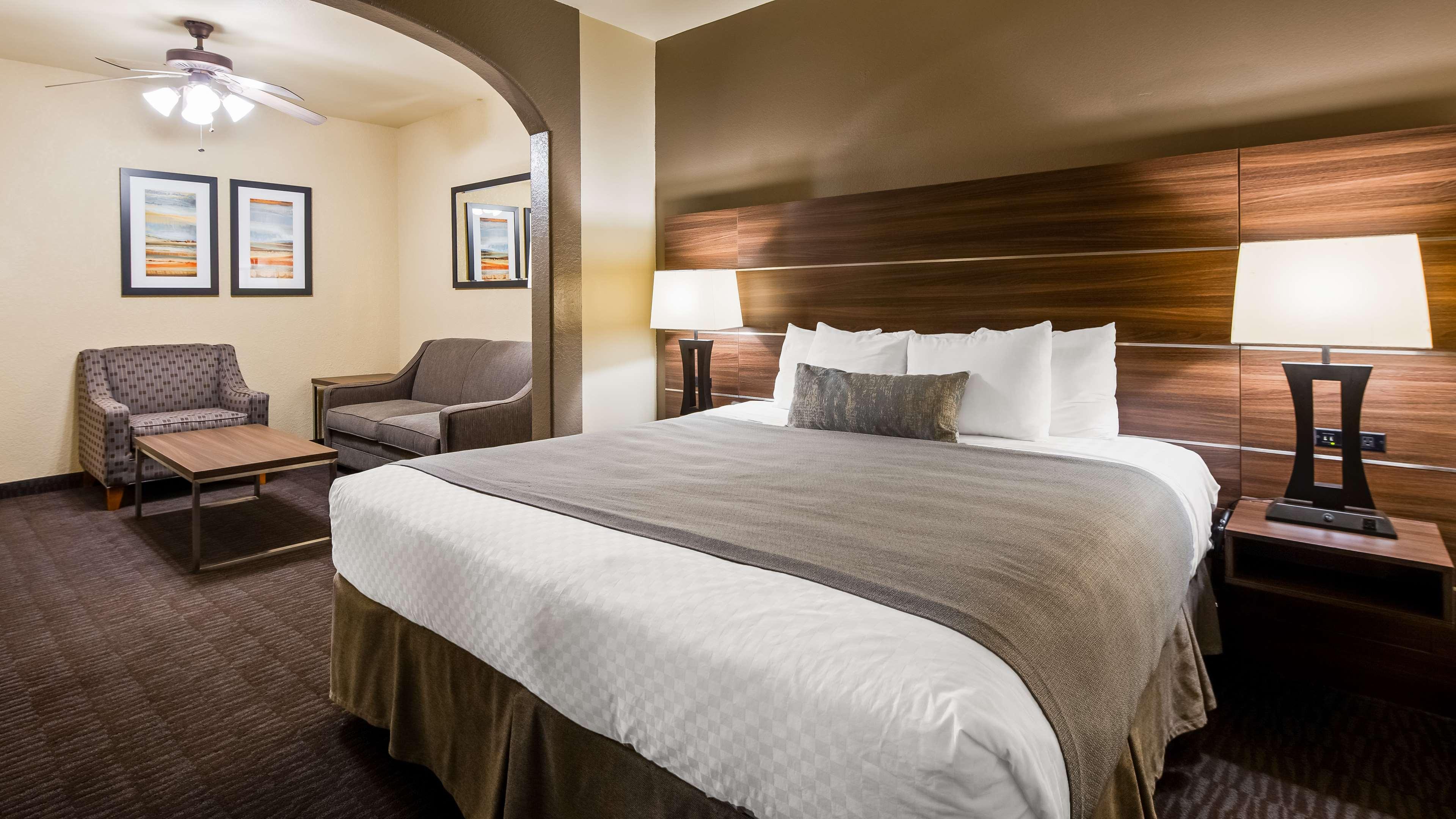 Western Hill Country - Hotel San Antonio