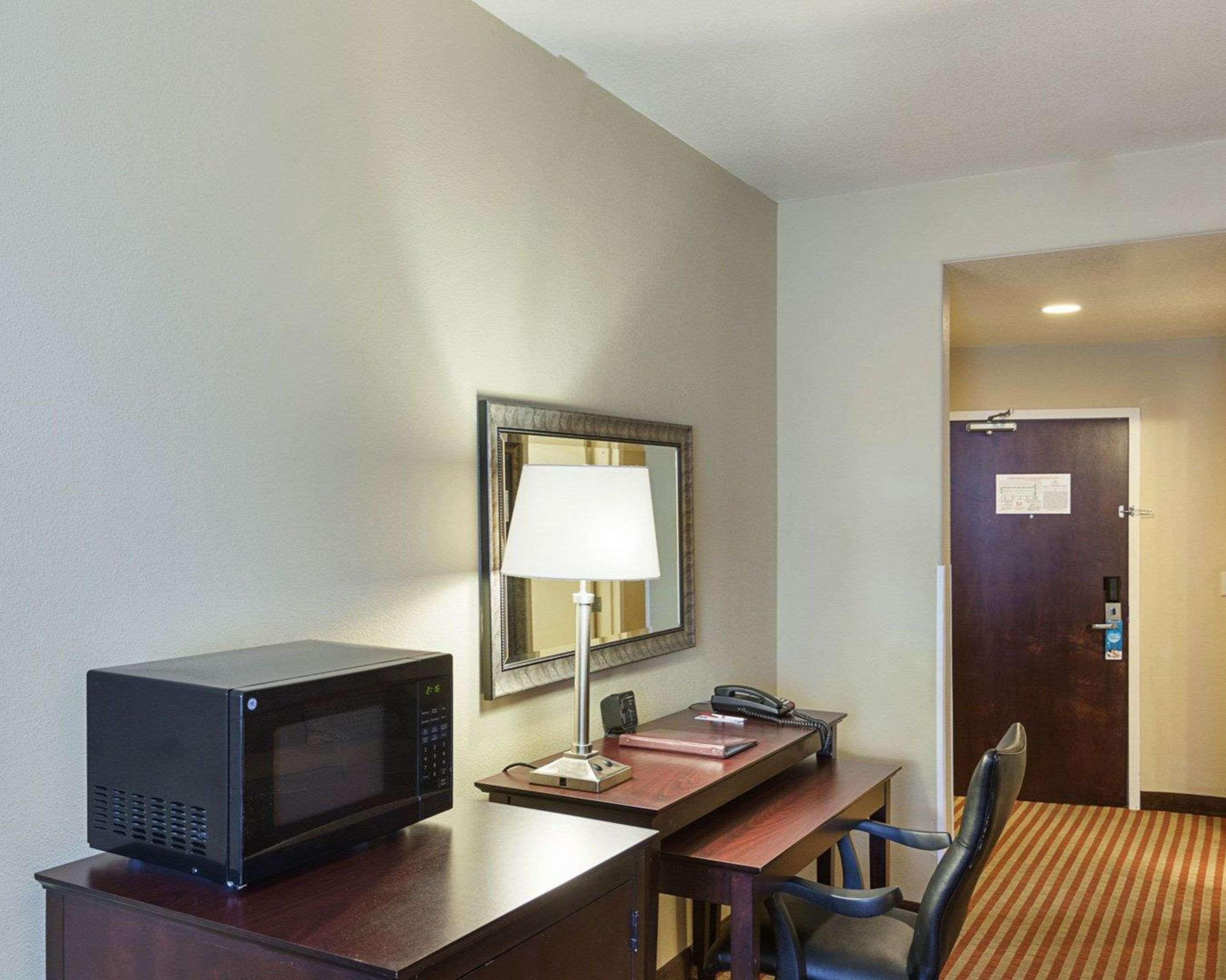 Comfort Medical Center Near Six Flags 3*