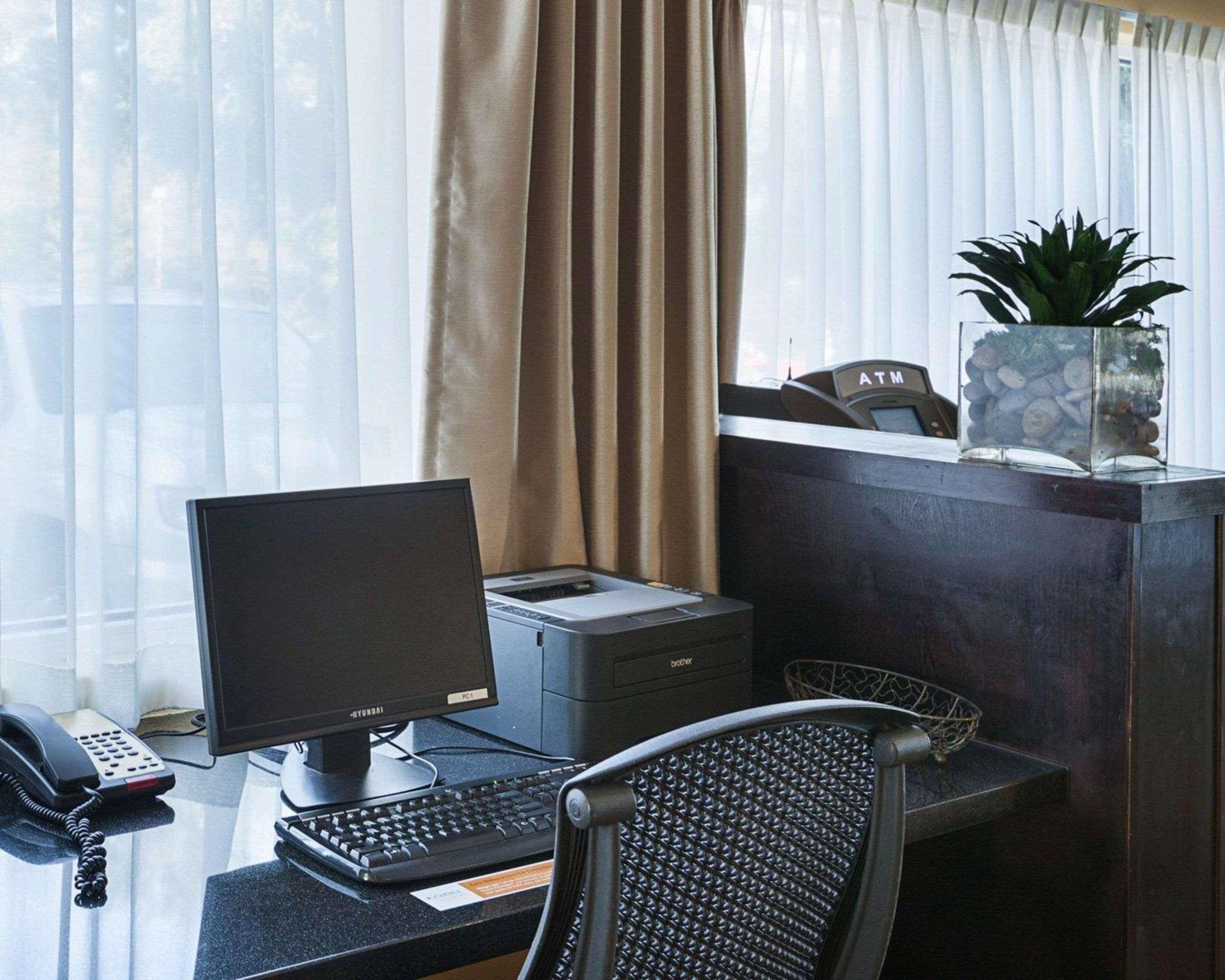 Hotel Comfort Medical Center Near Six Flags 3*