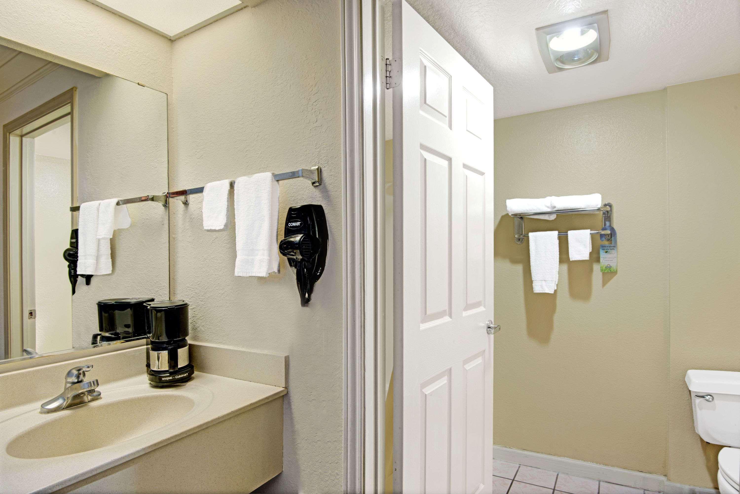 Hotel Days By Wyndham Airport 2*