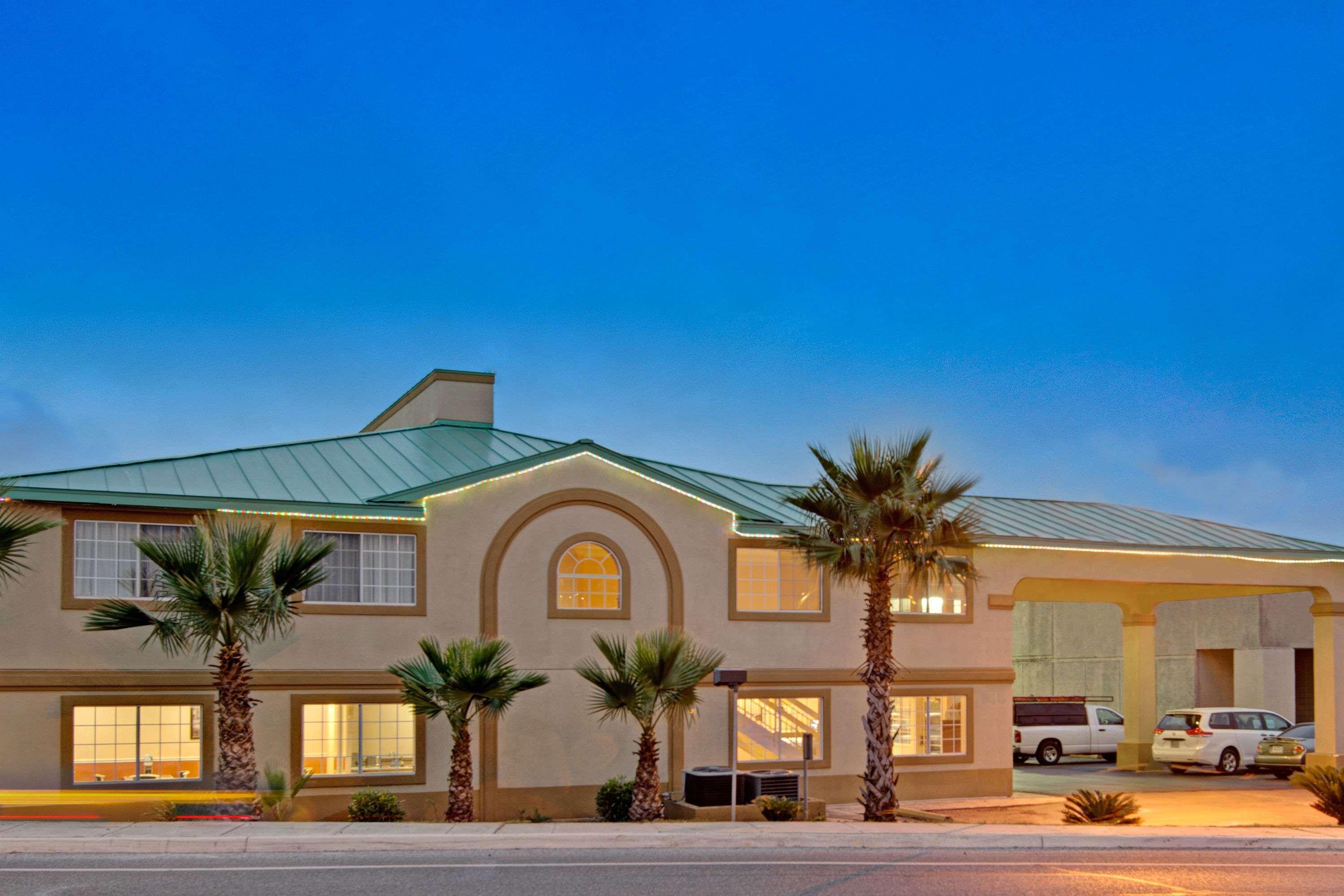 Days By Wyndham Airport Hotel