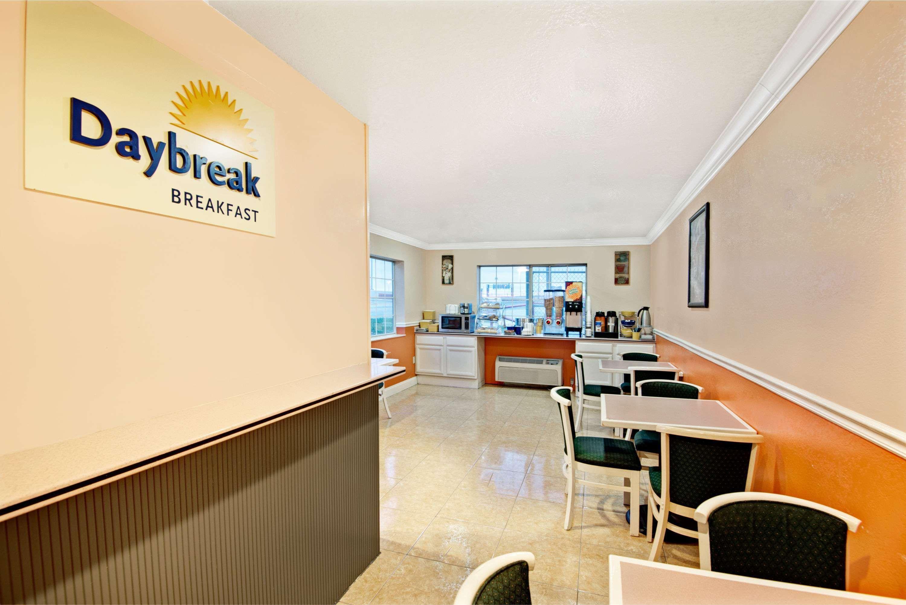 Hotel Days By Wyndham Airport 2*