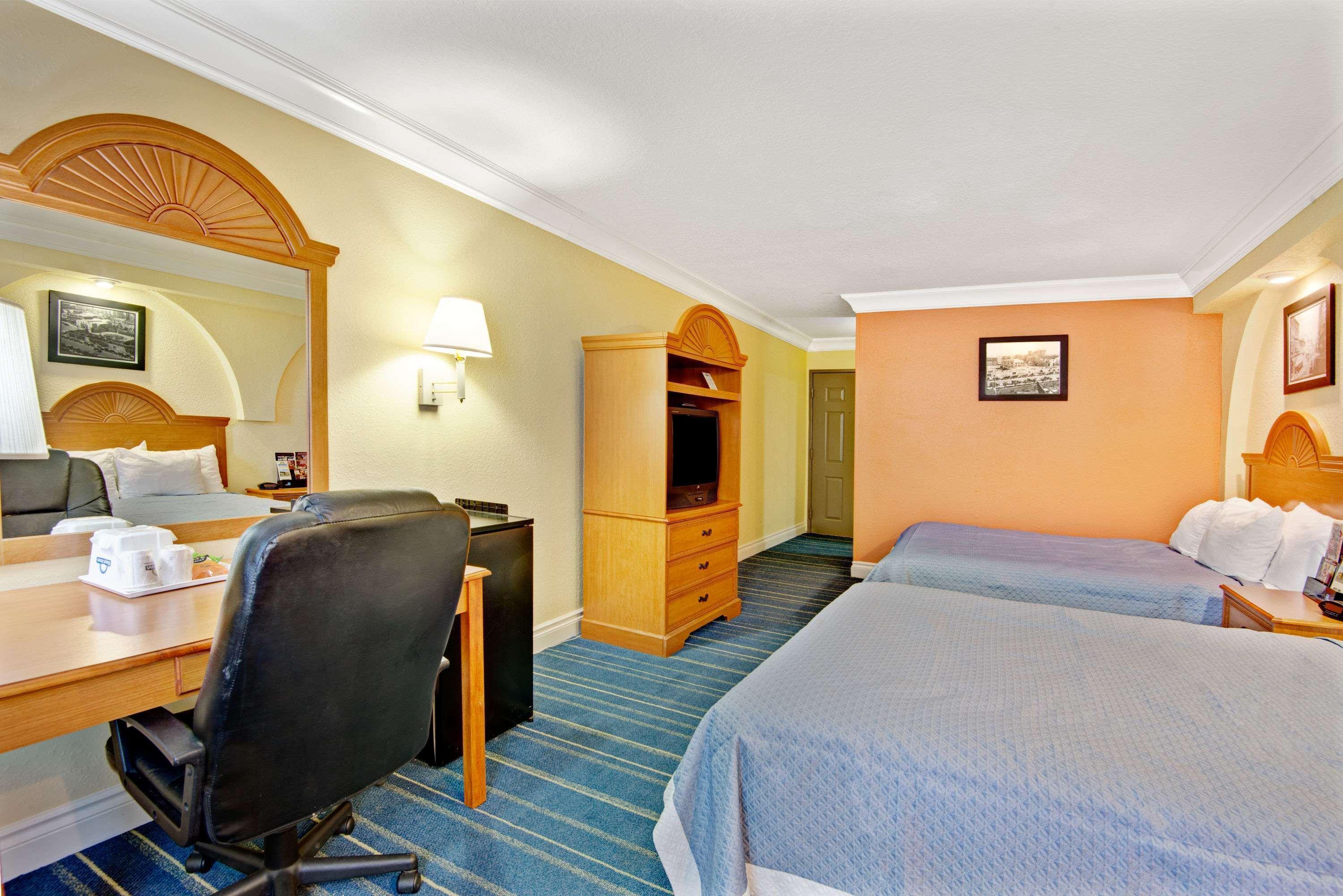 Days By Wyndham Airport Hotel