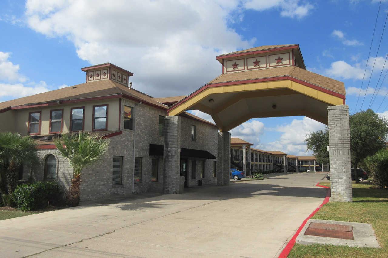 Econo Near Lackland Air Force Base-seaworld