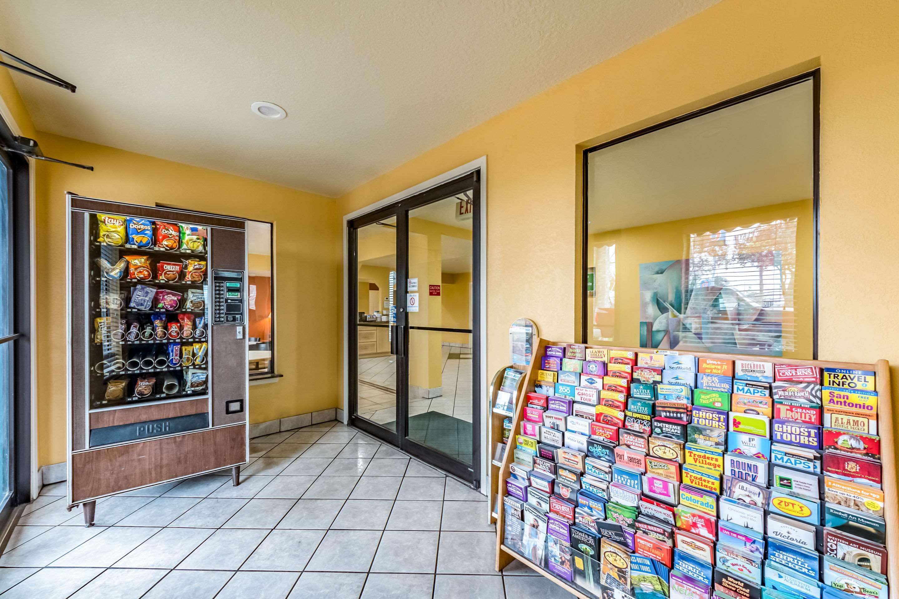Econo Near Lackland Air Force Base-seaworld