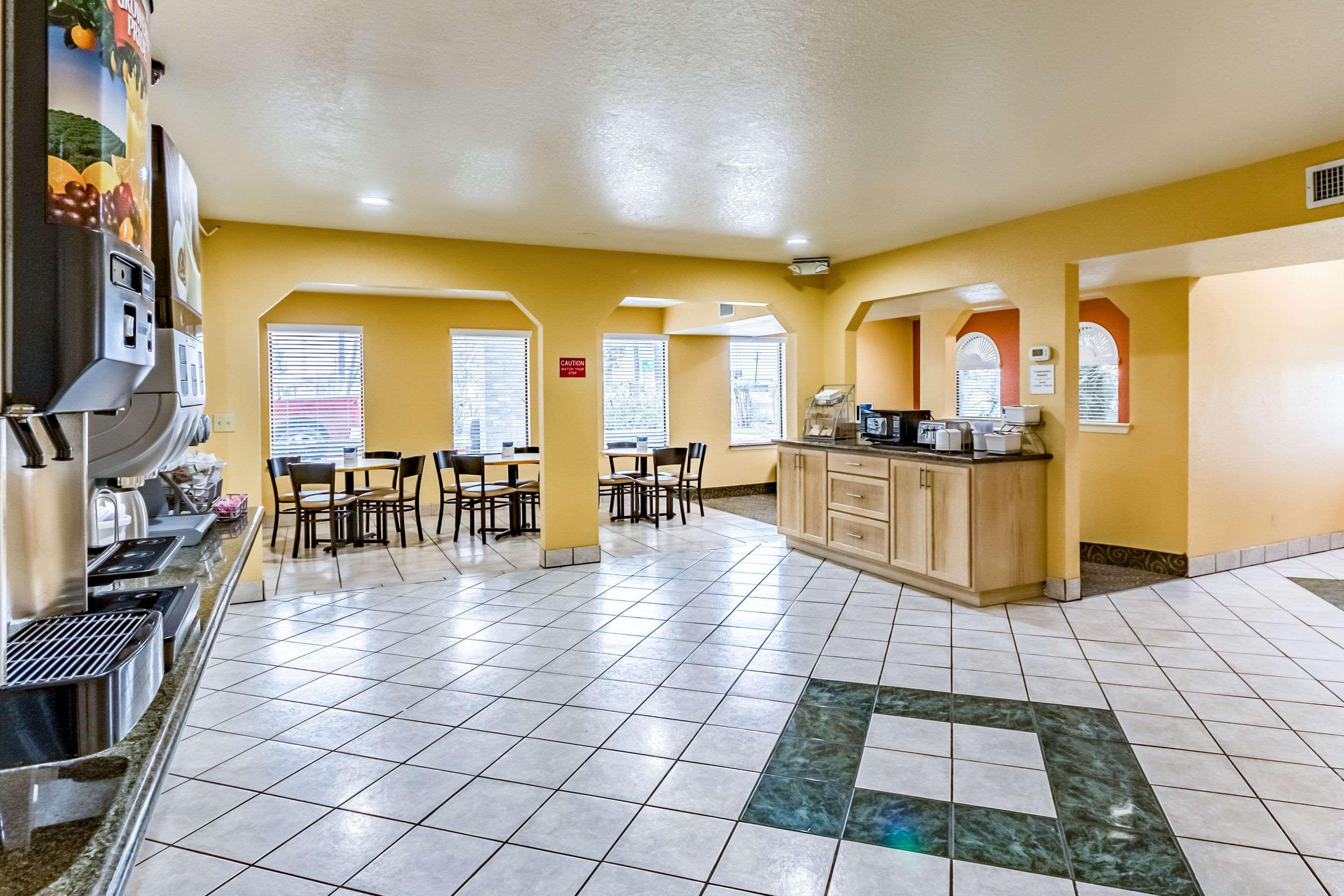 Hotel Econo Near Lackland Air Force Base-seaworld