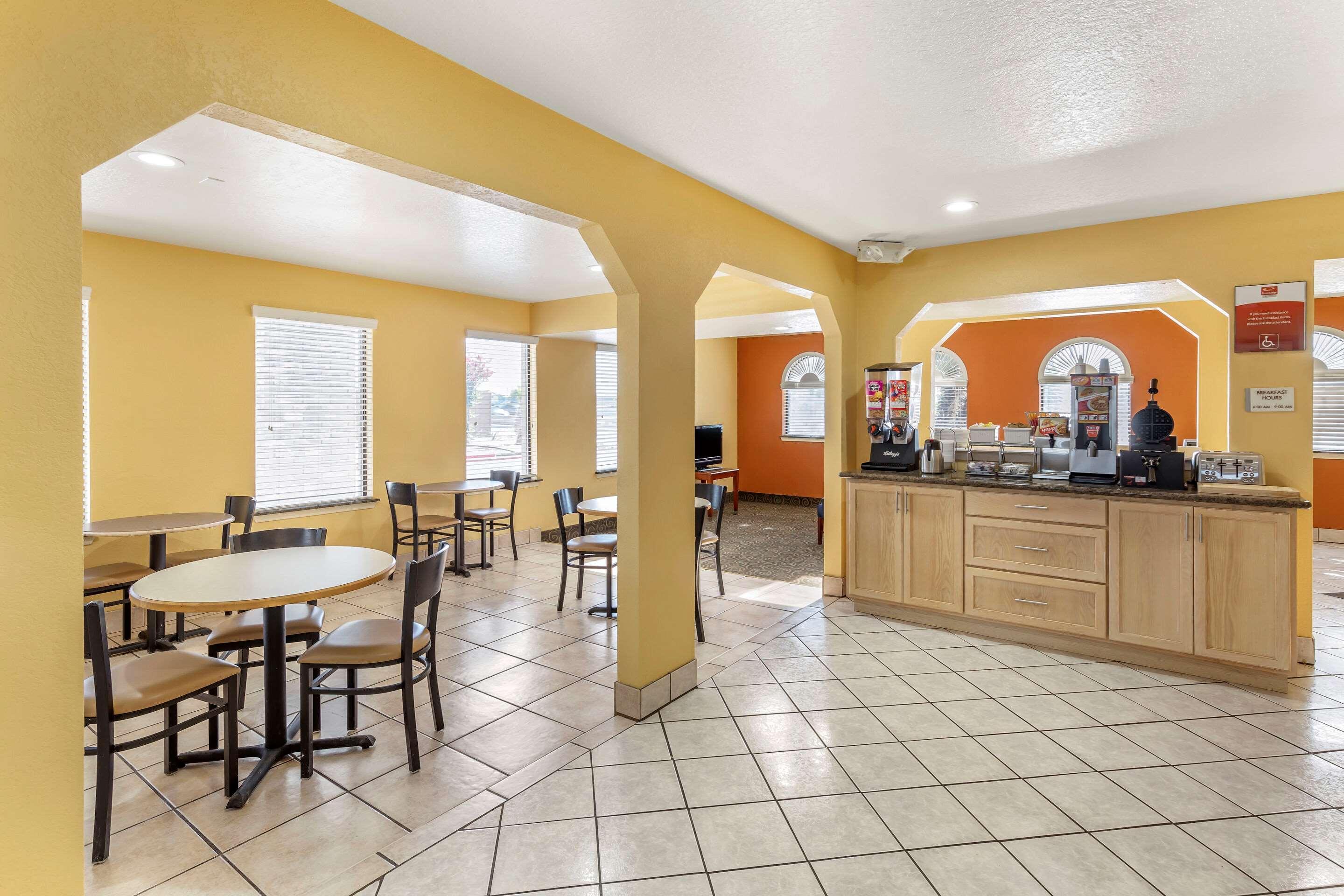 Econo Near Lackland Air Force Base-seaworld Hotel