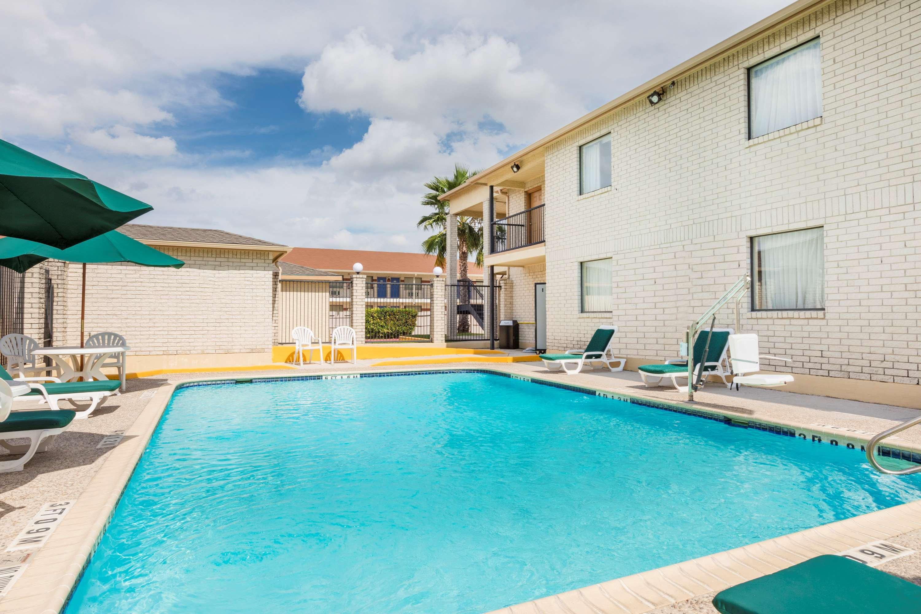Super 8 By Wyndham At I-10 Motel