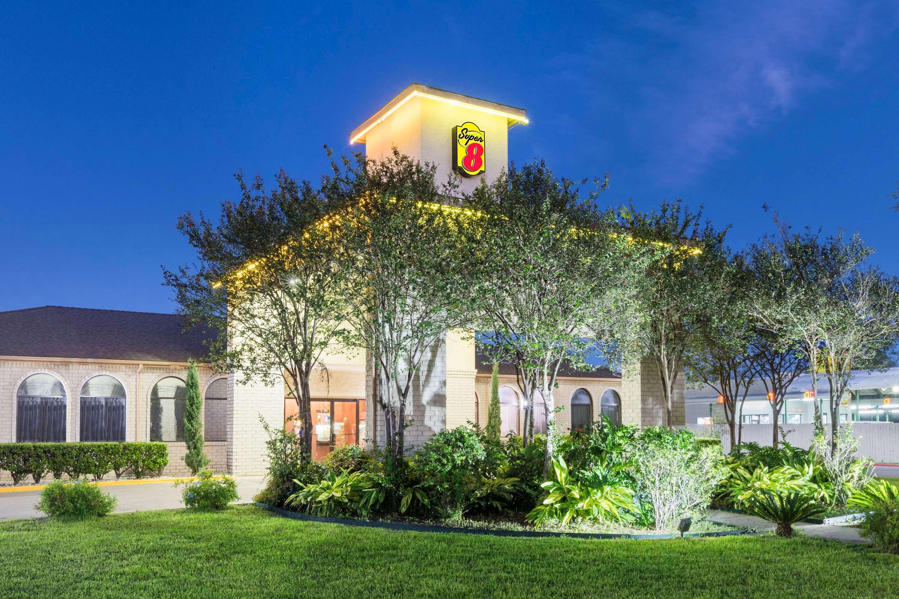 Super 8 By Wyndham At I-10