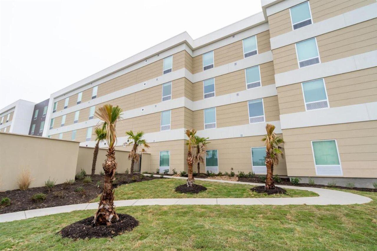 Home2 By Hilton At The Rim, Tx 3*