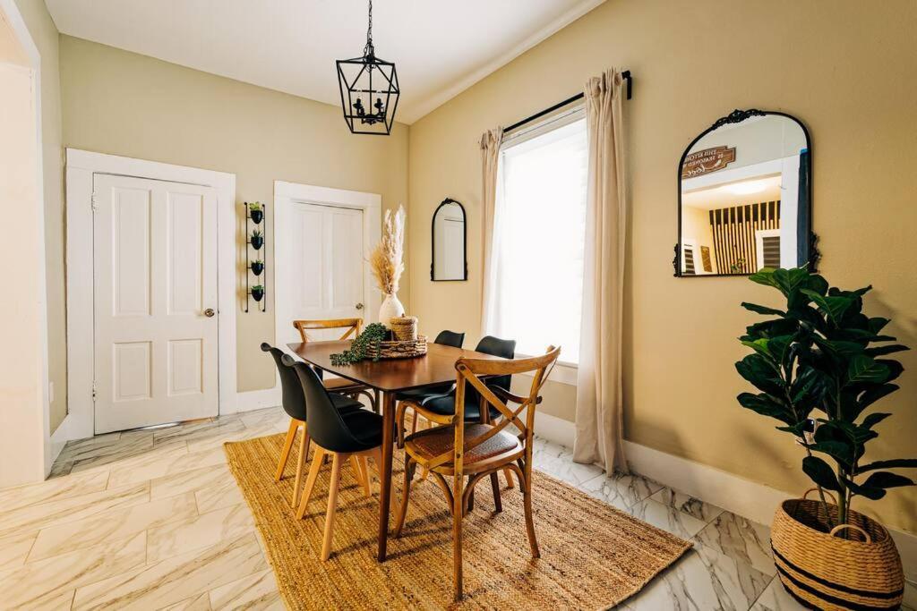 Close To Downtown San Antonio,tx With Private Backyard And Firepit Holiday home *