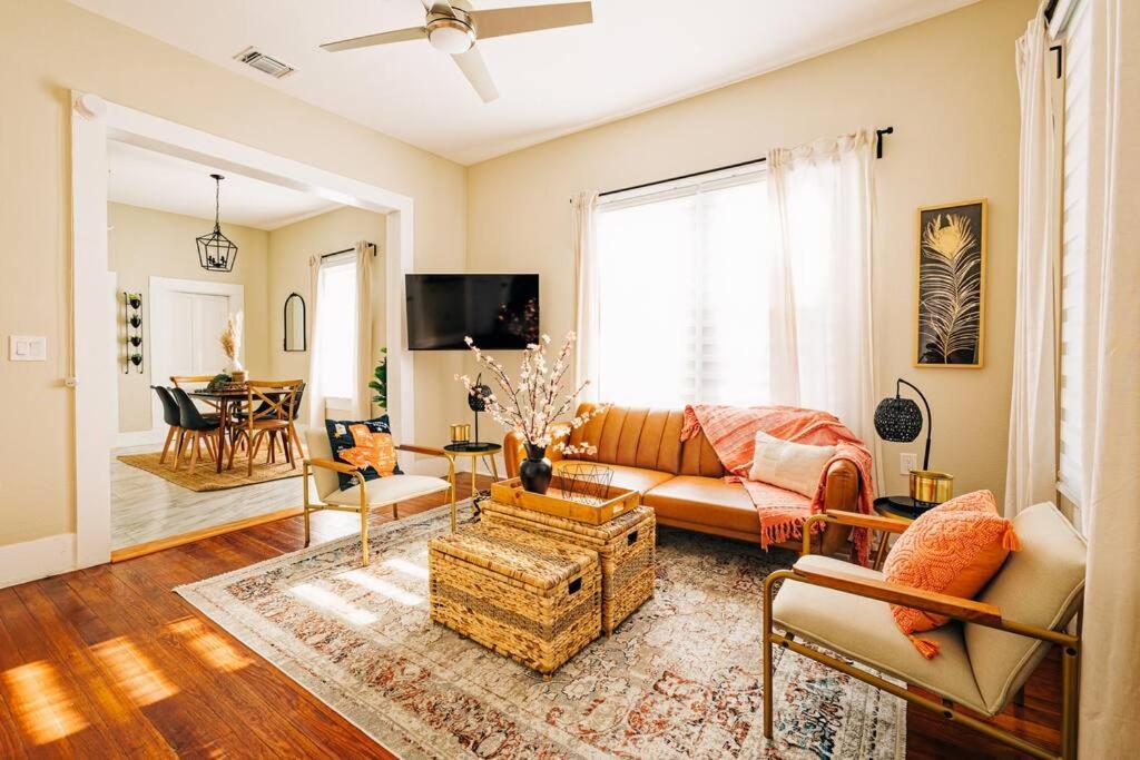 Holiday home Close To Downtown San Antonio,tx With Private Backyard And Firepit San Antonio