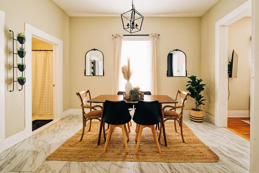 Close To Downtown San Antonio,tx With Private Backyard And Firepit San Antonio