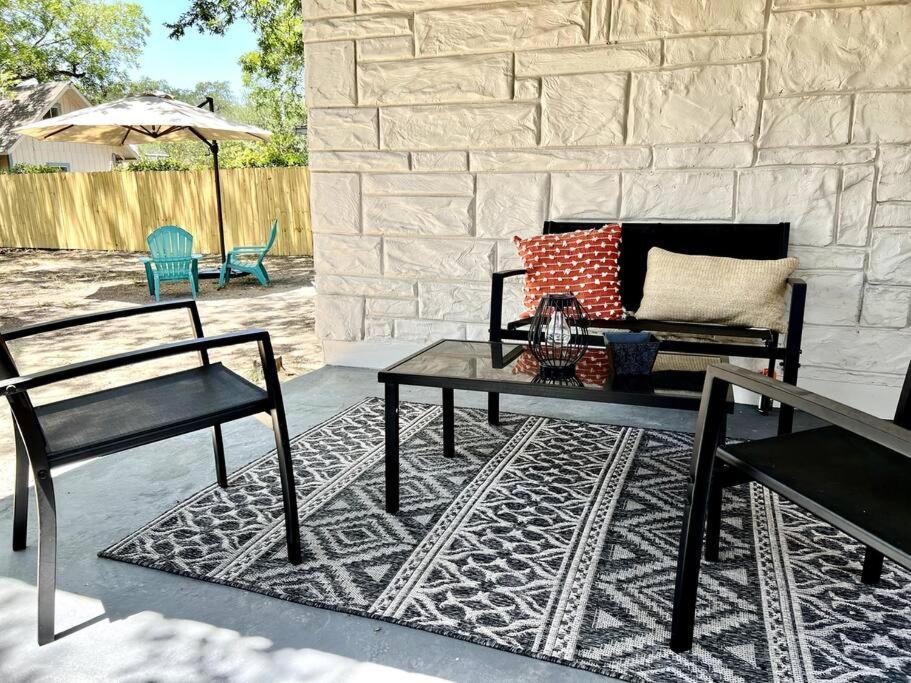 Close To Downtown San Antonio,tx With Private Backyard And Firepit Holiday home *