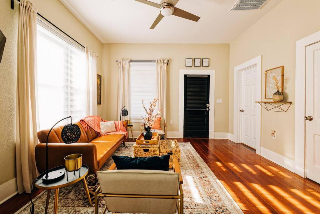 Close To Downtown San Antonio,tx With Private Backyard And Firepit *