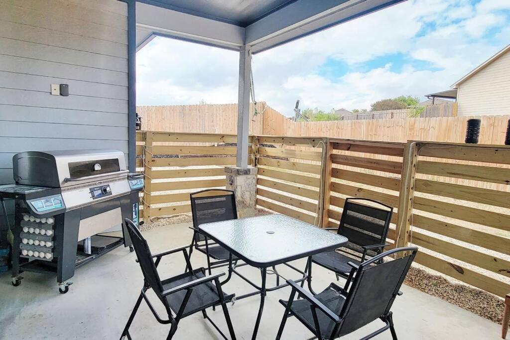 Cheerful 4 Bedroom With Indoor Fire Place Holiday home *