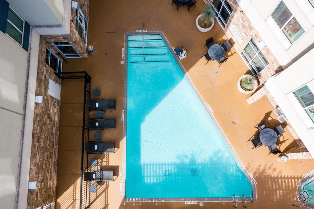 Fairfield & By Marriott Downtown/alamo Plaza San Antonio